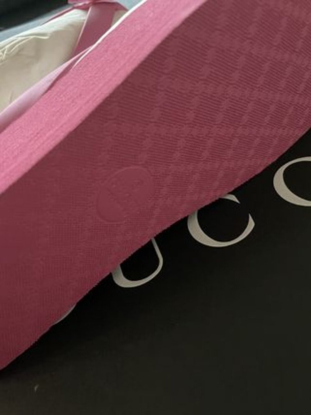 Gucci Pink Logo Rubber Flip Flops - Picture 6 of 6